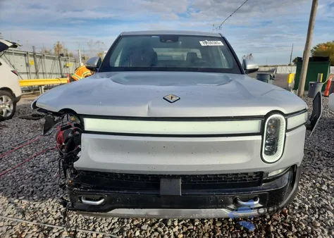 2022 Rivian R1T Adventure z USA, uszkodzony, nr VIN 7FCTGAAA9NN008835